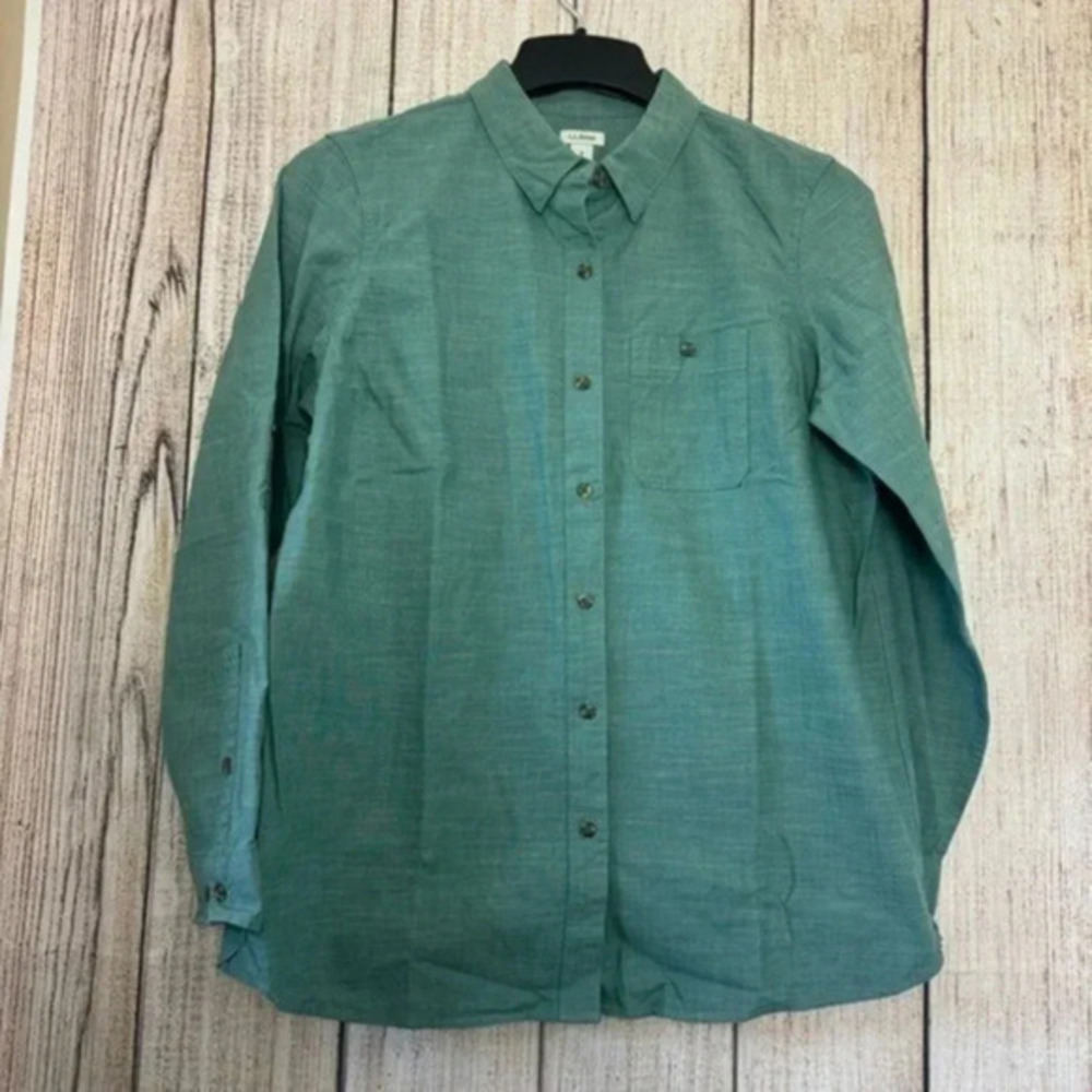 L.L Bean Womens Button Up Green shirt size Medium